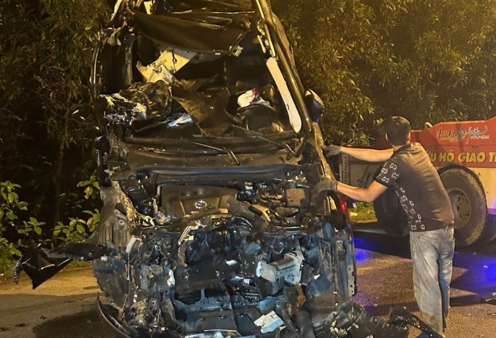 Hiện trường vụ tài xế có nồng độ cồn điều khiển ô tô gây tai nạn chết người. Ảnh: H. Nhật.