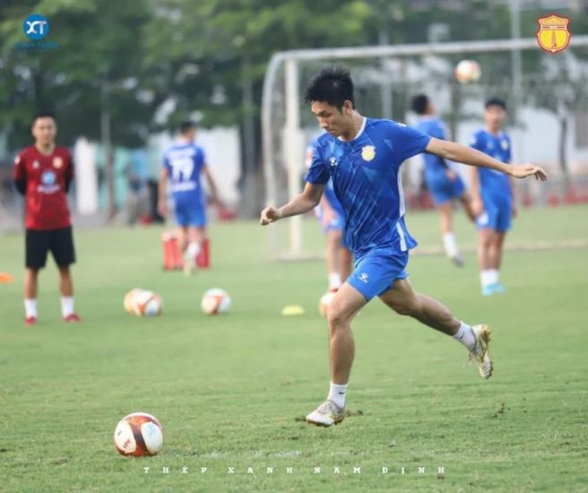 Trọng Đại thiếu bản lĩnh để vượt qua cám dỗ, nhưng cũng thiếu sự sát sao từ những người xung quanh. Ảnh: Nam Định FC