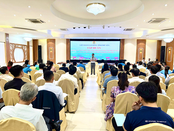 Kỹ năng thương lượng là một trong những yêu cầu quan trọng để cán bộ Công đoàn thực hiện nhiệm vụ trong giai đoạn hiện nay. Ảnh: Phương Linh