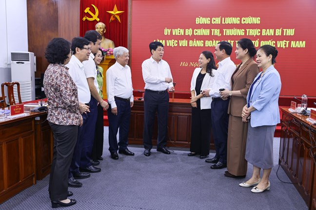 Standing Committee of the Secretariat Luong Cuong requested to pay attention to the content of documents and personnel work of the 14th Party Congress. Photo: Pham Dong