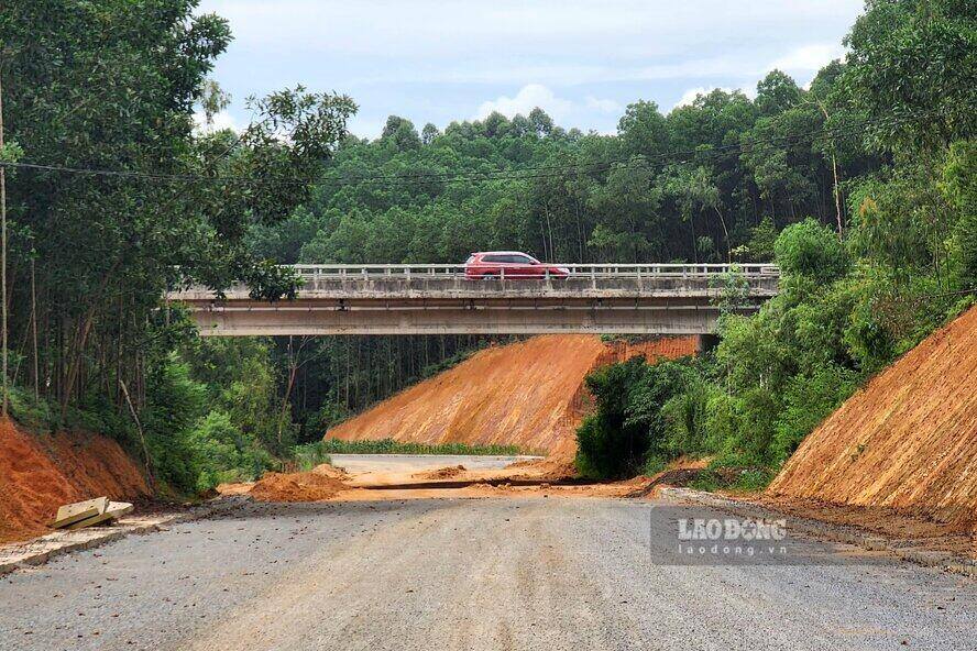 The total length of the project route is nearly 7.2km, passing through Tien Kien commune (Lam Thao district), Ha Thach and Phu Ho communes (Phu Tho town) and communes: Phu Loc, Phu Nham, Gia Thanh ( Phu Ninh district). The starting point of the route at Tien Kien commune intersects with provincial road 325B, the end of the route intersects with road 323 to National Highway 2, Gia Thanh commune.