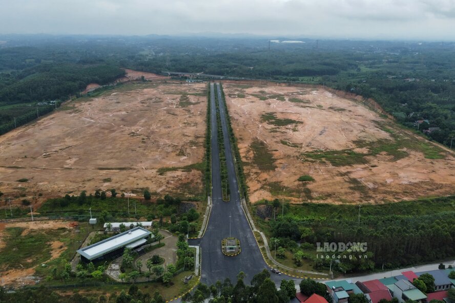 Bac Lam Thao Industrial Cluster was established under Decision No. 1553/QD-UBND dated June 30, 2016 of Phu Tho Provincial People's Committee. This industrial cluster has a phase I planning area of ​​43 hectares in Tien Kien commune (Lam Thao district), located next to Noi Bai - Lao Cai highway and provincial road 325B.