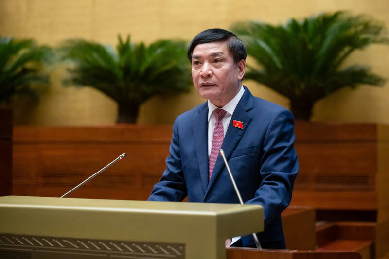 Tổng Thư ký Quốc hội - Chủ nhiệm Văn phòng Quốc hội Bùi Văn Cường phát biểu tại phiên họp. Ảnh: Quốc hội