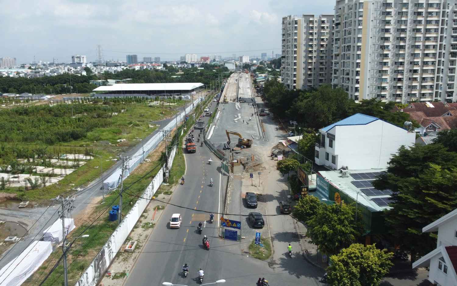 Toàn bộ cầu Nam Lý sẽ hoàn thành cuối năm nay.  Ảnh: Minh Quân