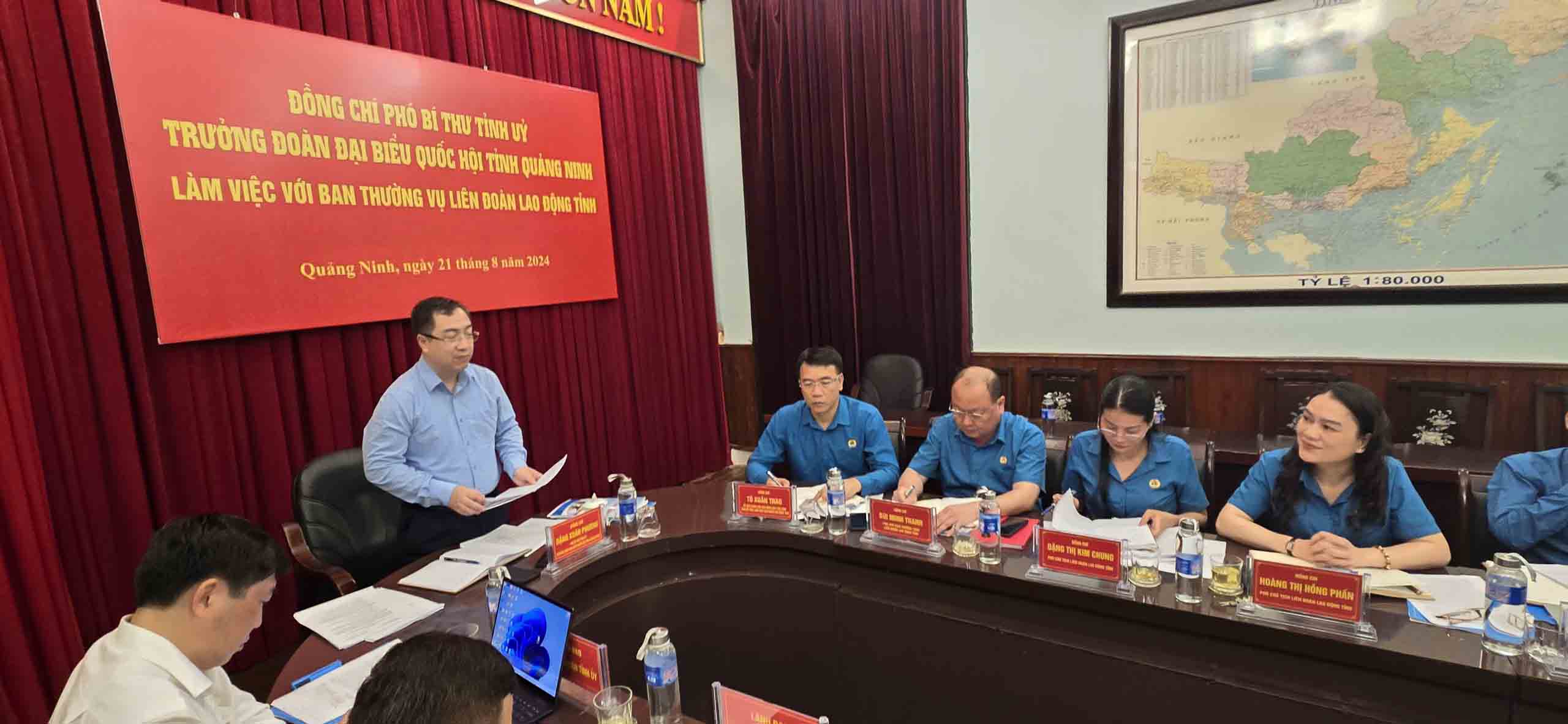 Deputy Secretary of the Provincial Party Committee, Head of the National Assembly Delegation of Quang Ninh province Dang Xuan Phuong chaired the work with the Standing Committee of the Labor Confederation of Quang Ninh province. Photo: Tran Ngoc Duy