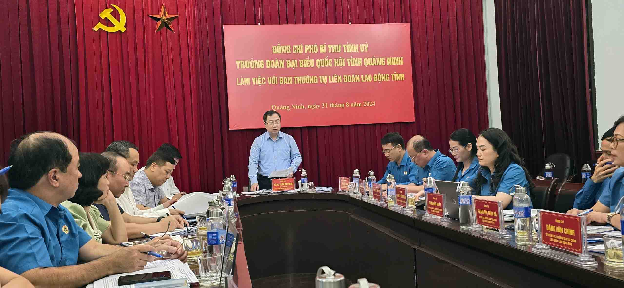Phó bí Thư tỉnh ủy, Trưởng Đoàn ĐBQH tỉnh Quảng Ninh Đặng Xuân Phương phát biểu tại buổi làm việc với Ban Thường vụ LĐLĐ Quảng Ninh ngày 21.8. Ảnh: Trần Ngọc Duy