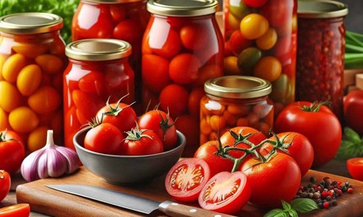 Cả cà chua đóng hộp và cà chua tươi đều là người cung cấp vitamin C cần thiết cho khả năng miễn dịch. Ảnh: AI - Ngọc Thùy