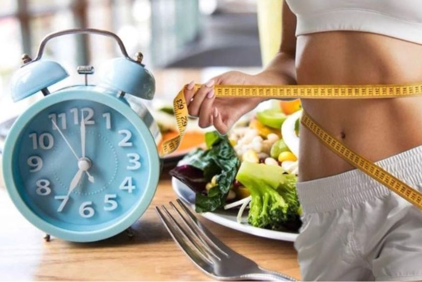 Giảm cân bằng nhịn ăn gián đoạn có nên không? Đồ họa: Phương Anh
