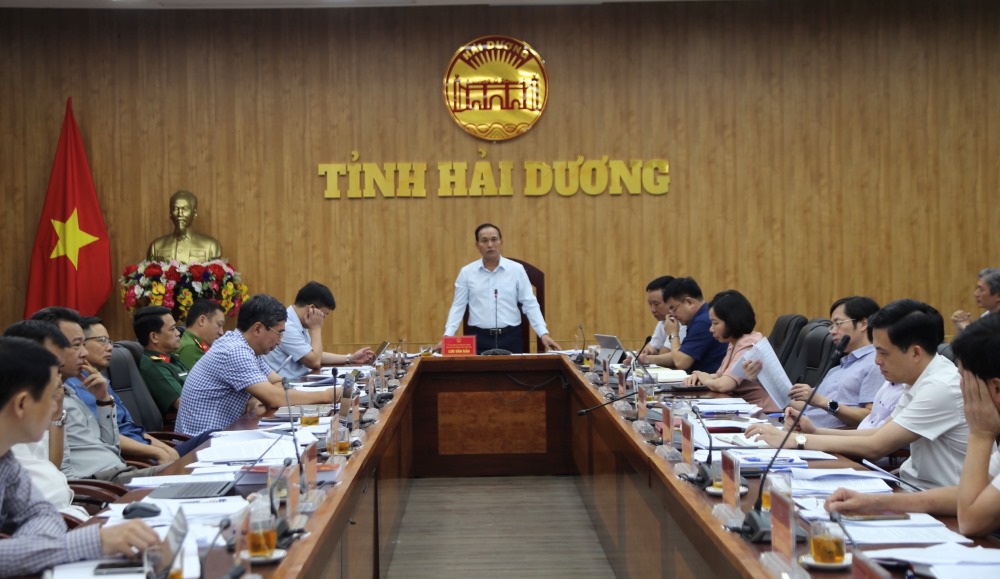 Phó Chủ tịch Thường trực UBND tỉnh Hải Dương Lưu Văn Bản chủ trì phiên họp. Ảnh: Cổng TTĐT Hải Dương