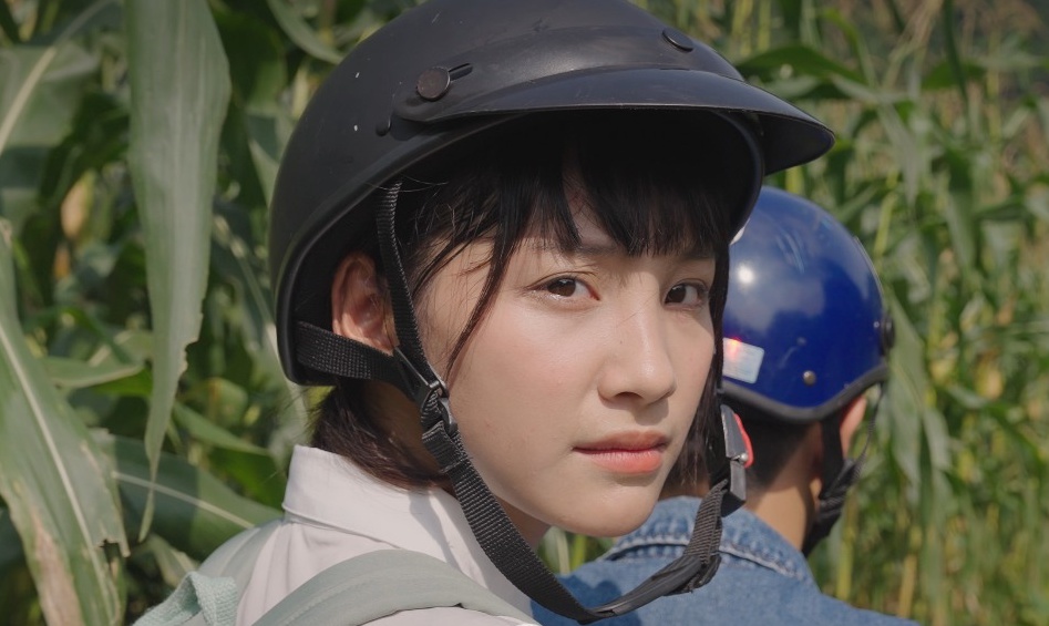 Khán giả bức xúc nữ chính phim "Đi giữa trời rực rỡ". Ảnh: NSX.