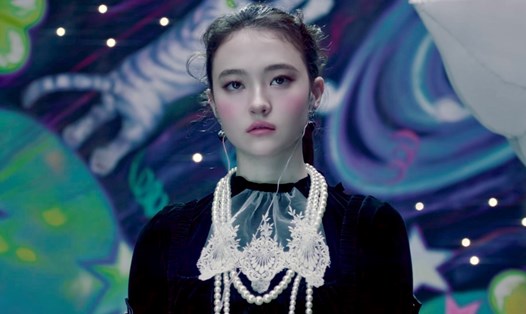 Thành viên đầu tiên của nhóm nhạc MEOVV lộ diện, Ella Gross. Ảnh: The Black Label