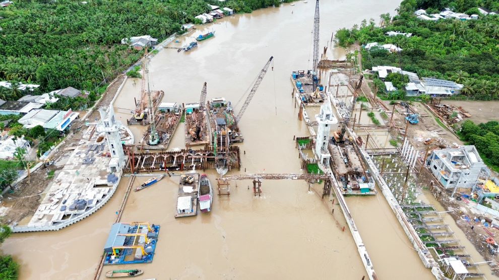 Rach Mop culvert is located on the border between Ke Sach and Long Phu districts (Soc Trang province) under the Water Source Control Project on the southern bank of Hau River by Irrigation Construction and Investment Management Board 10, Ministry of Agriculture and Development. rural development as an investor.