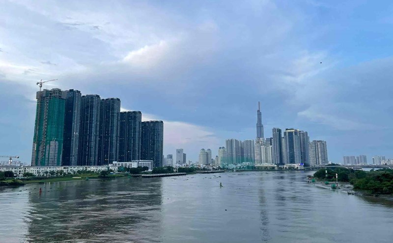 Xu hướng phục hồi của cổ phiếu bất động sản dự báo sẽ diễn ra chậm, khó tăng mạnh những tháng cuối năm (ảnh minh họa). Ảnh: Lục Giang