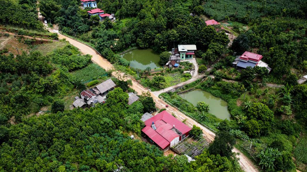 The road is in poor condition without warning and there are no street lights. Photo: Tran Bui