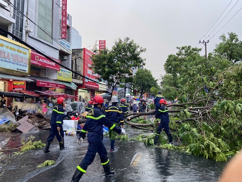 Authorities quickly processed the scene of the incident. Photo: Bao Lam