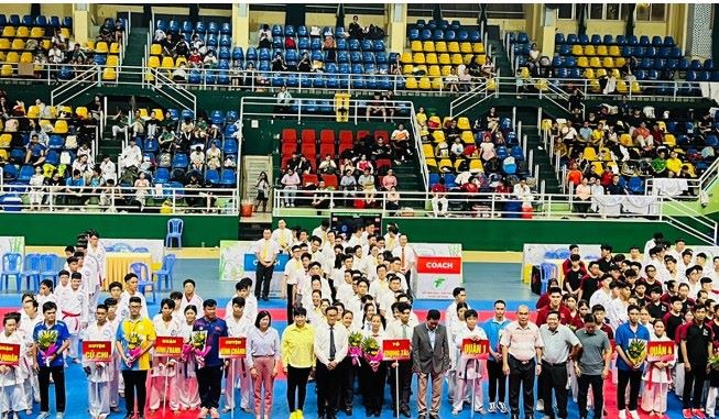 Giải karate năng khiếu trẻ TPHCM 2024 thu hút hằng trăm vận động viên tham dự. Ảnh: Liên đoàn karate TPHCM