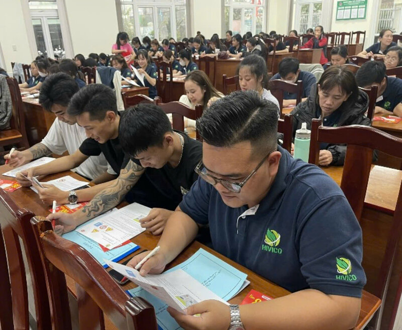 150 người lao động Công ty Cổ phần Cây giống Cao nguyên tham gia tuyên truyền về bình đẳng giới. Ảnh: N.KIM