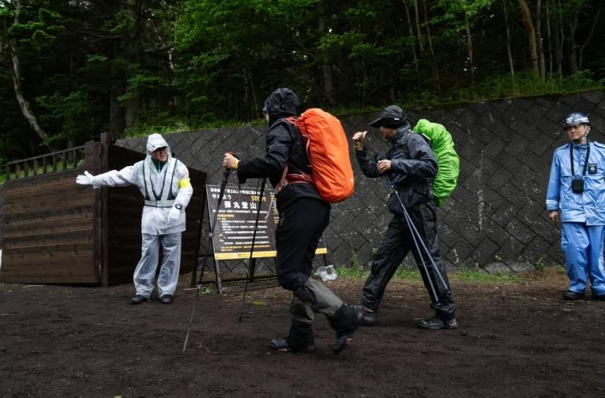 Local authorities collect hiking fees at the Yoshida trail of Mount Fuji, Japan in Yamanashi Prefecture on July 1. Photo: Xinhua