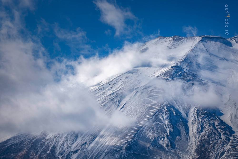 Zigzag road leading to the top of Mount Fuji. Photo: Ngo Tran Hai An