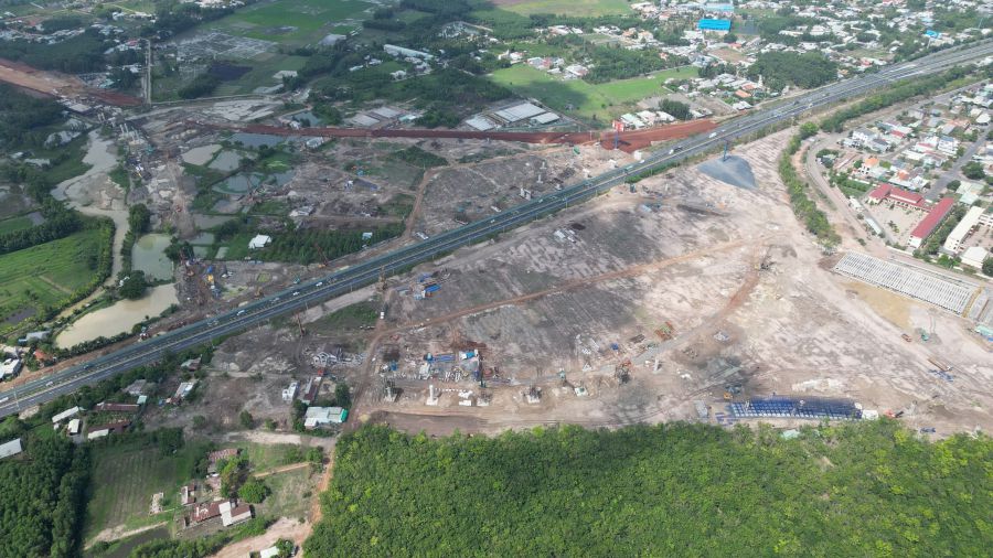 Dong Nai is struggling to clear the site of the Bien Hoa - Vung Tau expressway. Photo: Ha Anh Chien