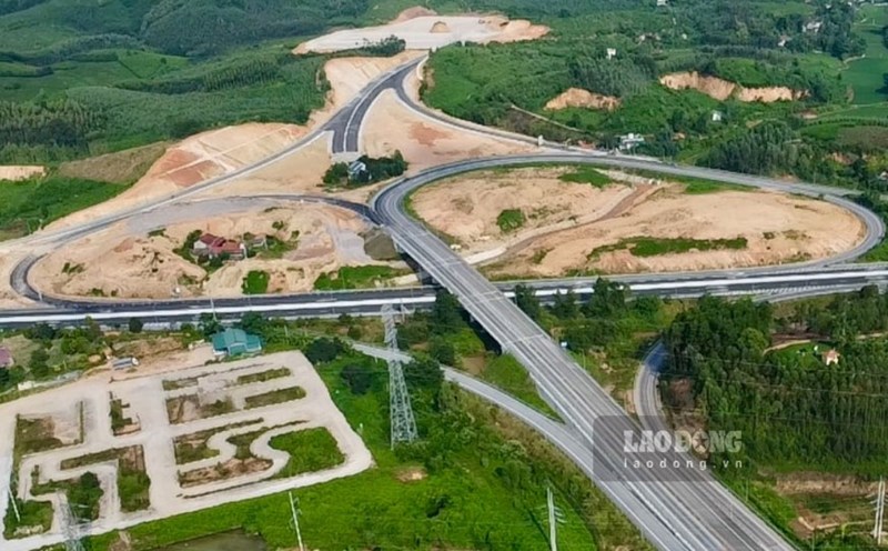 Nhiều dự án giao thông với tổng mức đầu tư hàng nghìn tỉ đồng được triển khai tại tỉnh biên giới Lạng Sơn. Ảnh: Việt Bắc.