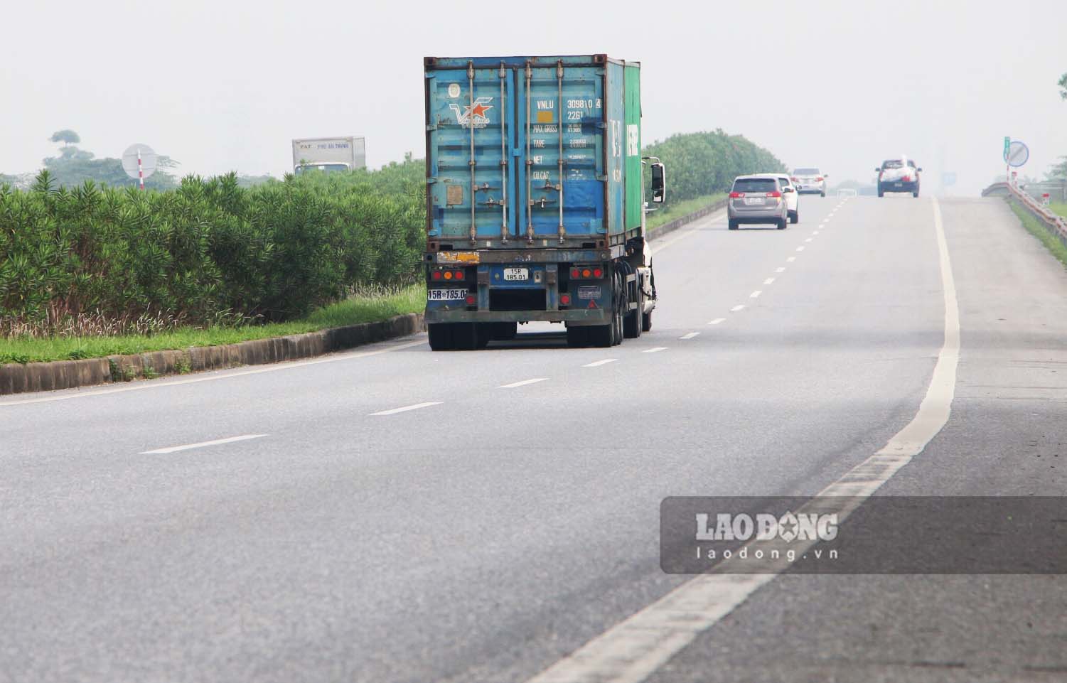 Ghi nhận thời điểm cuối tháng 8.2024, mật độ phương tiện trên tuyến cao tốc Hà Nội - Thái Nguyên khá đông đúc, đặc biệt trong khung giờ sáng và cuối giờ chiều.