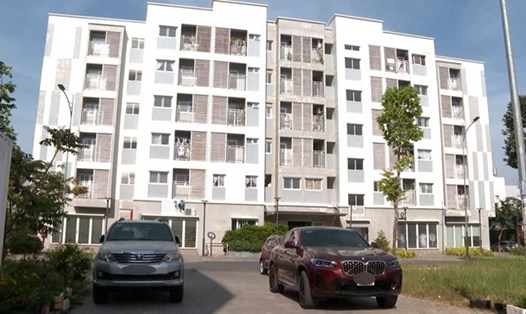 Hiện nay, tỉ lệ người lao động trong các khu công nghiệp có thể mua, thuê được nhà vẫn còn thấp. Ảnh minh họa: Yến Phương