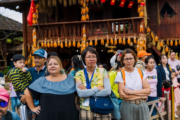 The festival attracts the attention of both domestic and foreign tourists.