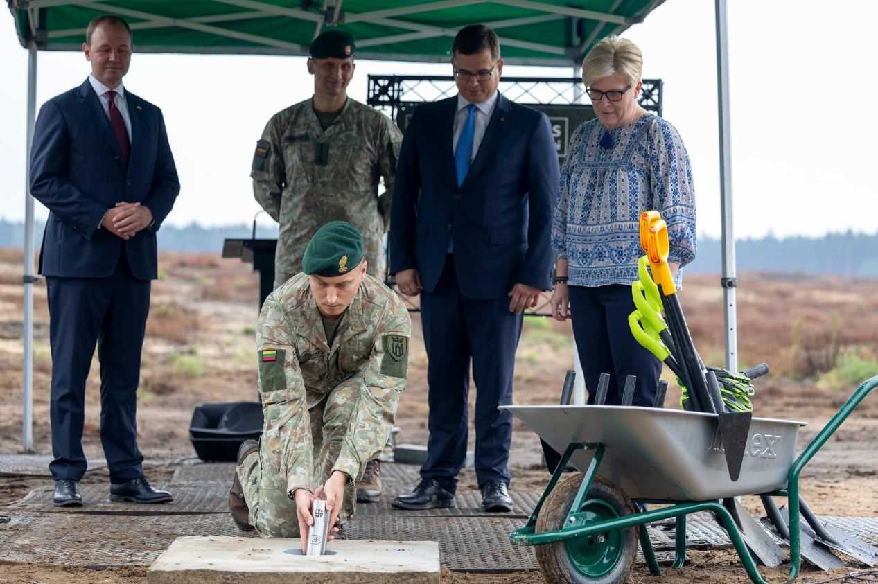 Lễ khởi công xây dựng căn cứ Đức ở Lithuania, sát Nga. Ảnh: Bộ Quốc phòng Lithuania