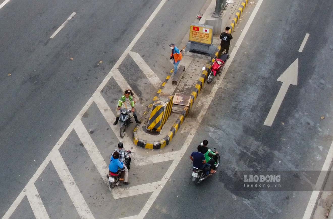 Bí mật ghi hình xử lý xe ôm đi vào đường cấm ở Hà Nội