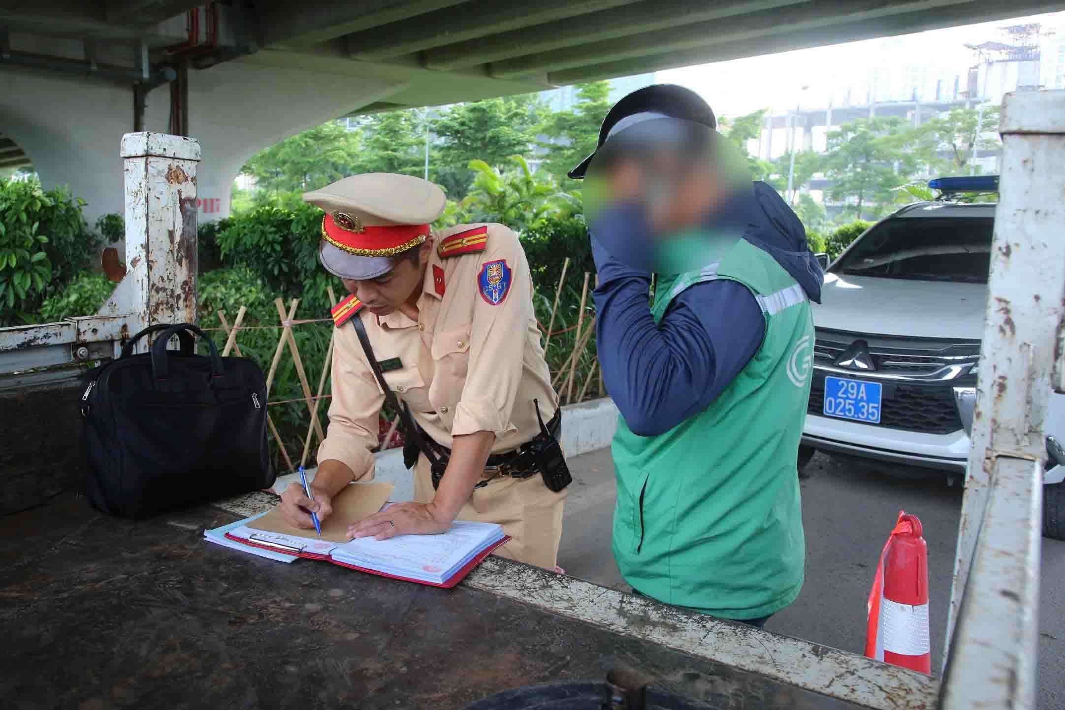 Many motorbike taxi drivers were fined for driving motorbikes on prohibited roads. Photo: Century