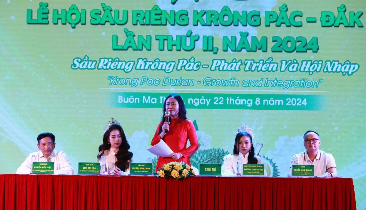 Ban tổ chức Lễ hội sầu riêng huyện Krông Pắk lần thứ II, năm 2024 thông tin về các hoạt động có trong sự kiện. Ảnh: Bảo Trung