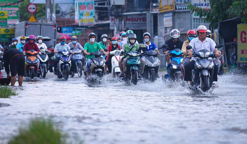 Nam Bộ đón đợt mưa diện rộng vào những ngày cuối tháng 8. Ảnh minh họa: Nguyên Chân