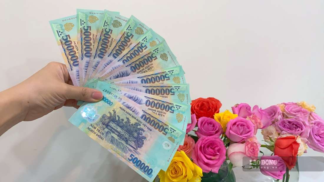 3 ngân hàng có lãi suất cao nhất khi gửi tiết kiệm 12 tháng. Ảnh minh họa: Trà My