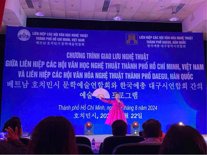 Tiết mục giao lưu văn nghệ của Hàn Quốc. Ảnh: La Huế