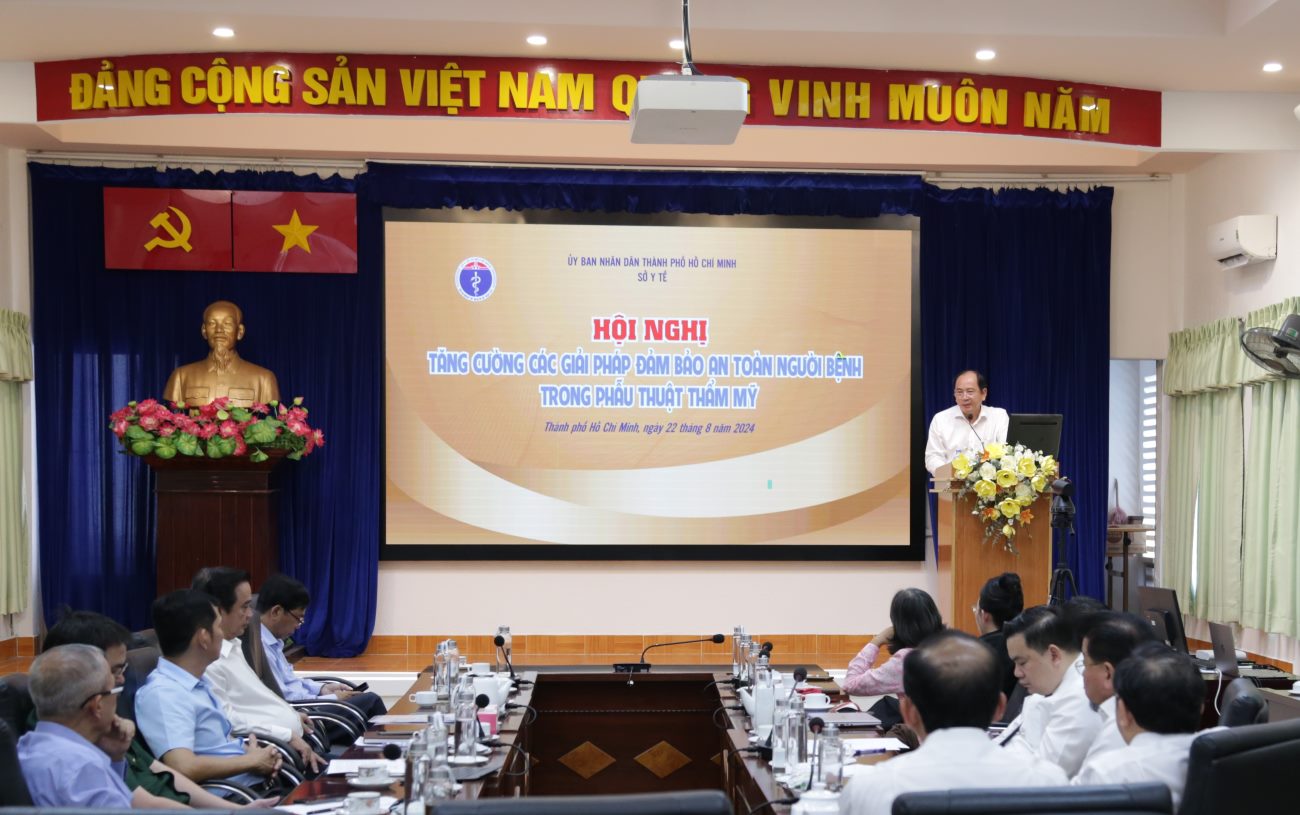  Hội nghị “Tăng cường các giải pháp đảm bảo an toàn người bệnh trong phẫu thuật thẩm mỹ”. Ảnh: NGUYỄN LY
