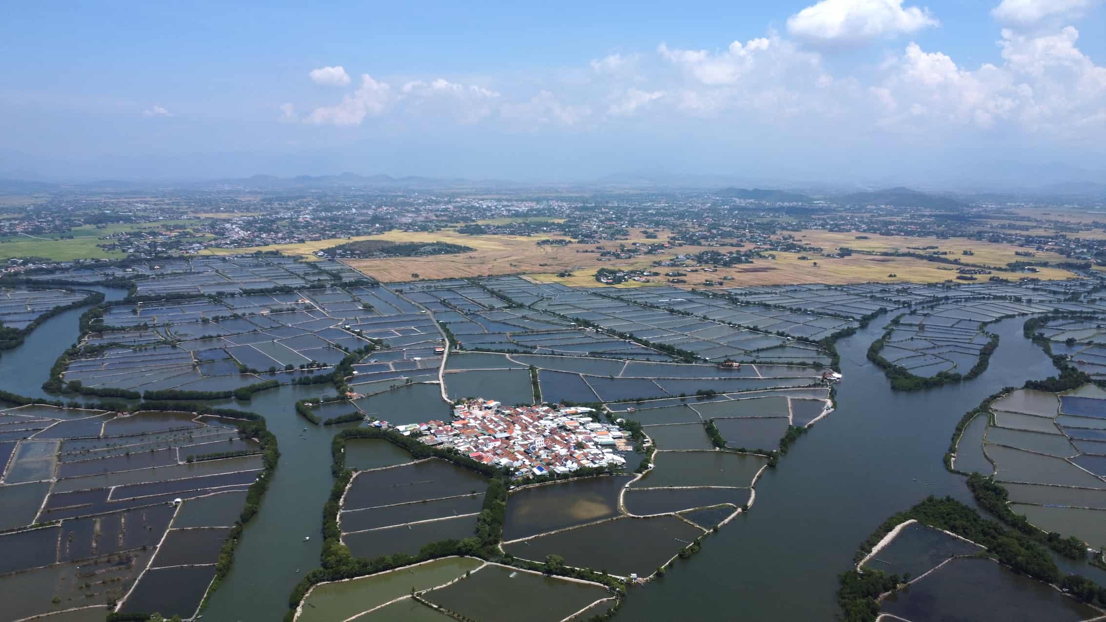 Ha Lien village (now Ha Lien Residential Group) belongs to Ninh Ha ward (Ninh Hoa town, Khanh Hoa province). This village is about 30km north of Nha Trang city.