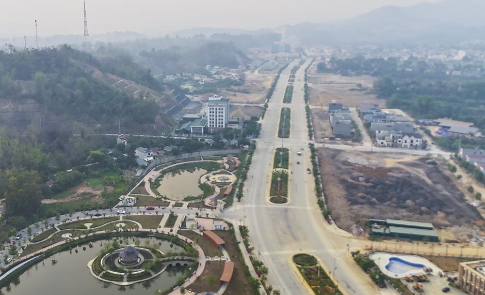 Chuẩn bị đấu giá hàng loạt lô đất vàng dọc trục đường 60m tại TP Điện Biên Phủ, tỉnh Điện Biên. Ảnh: Thanh Bình