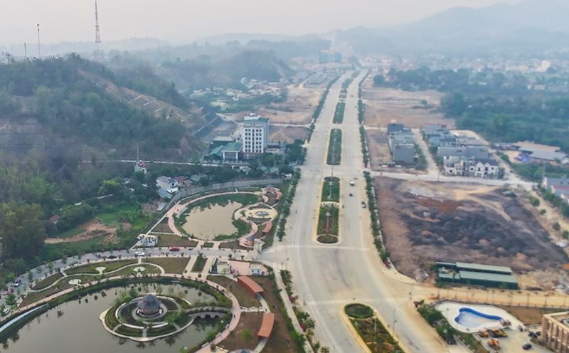 Chuẩn bị đấu giá hàng loạt lô đất vàng dọc trục đường 60m tại TP Điện Biên Phủ, tỉnh Điện Biên. Ảnh: Thanh Bình