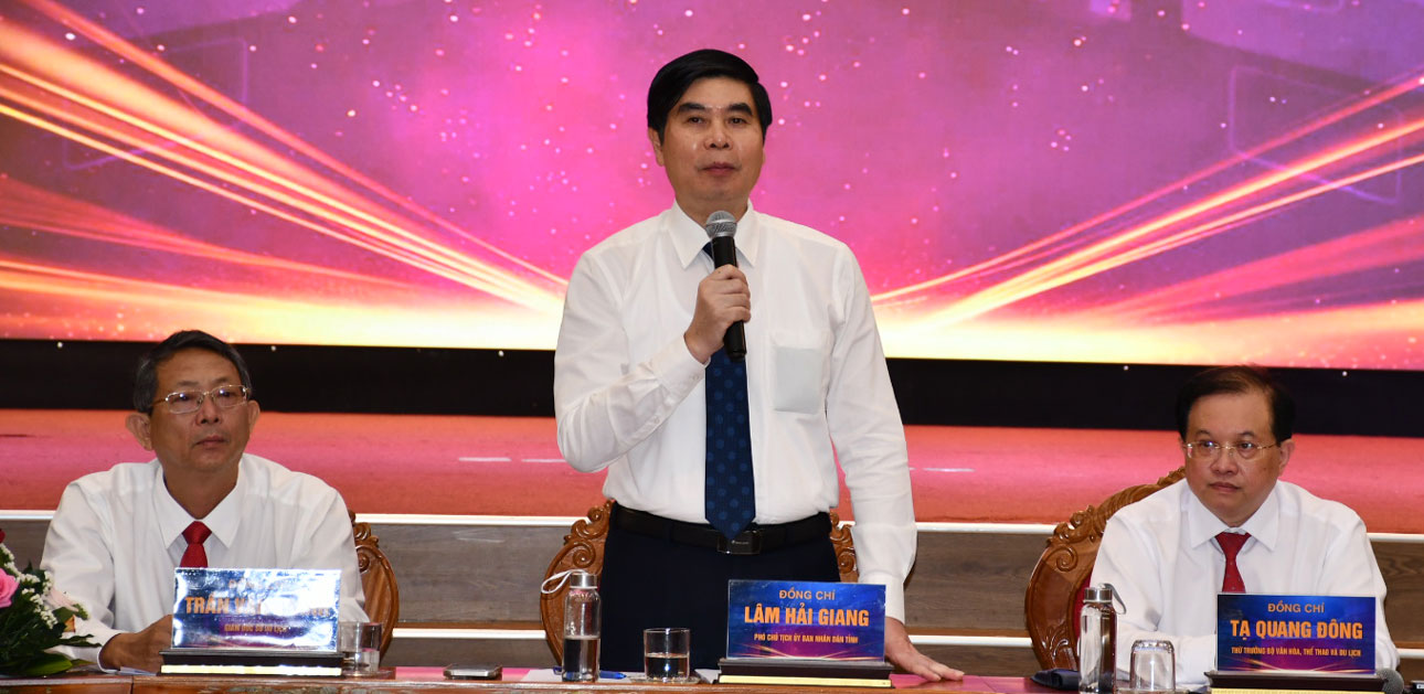 Vice Chairman of Binh Dinh Provincial People's Committee Lam Hai Giang: "There were 5 film crews who suggested choosing Binh Dinh as the setting." Photo: Xuan Nhan.