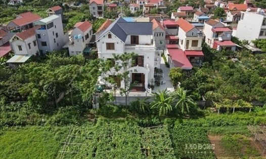 Quỹ đất nông nghiệp sử dụng vào mục đích công ích của xã dùng để xây dựng các công trình văn hóa, thể dục thể thao, vui chơi, giải trí công cộng, y tế, giáo dục, chợ, nghĩa trang và các công trình công cộng. Ảnh:  Phan Anh