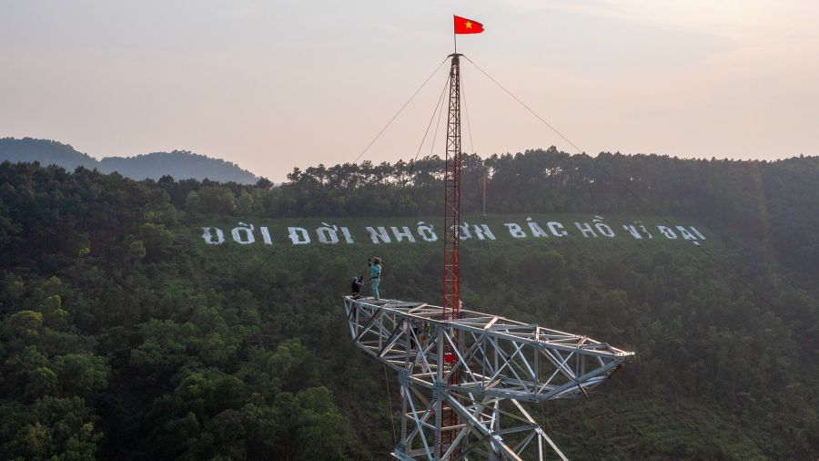 Dự án đường dây 500kV mạch 3 đi qua 9 tỉnh, gồm 4 dự án thành phần, được khởi công tháng 10.2023 và tháng 1.2024. Ảnh: Võ Thành Vinh