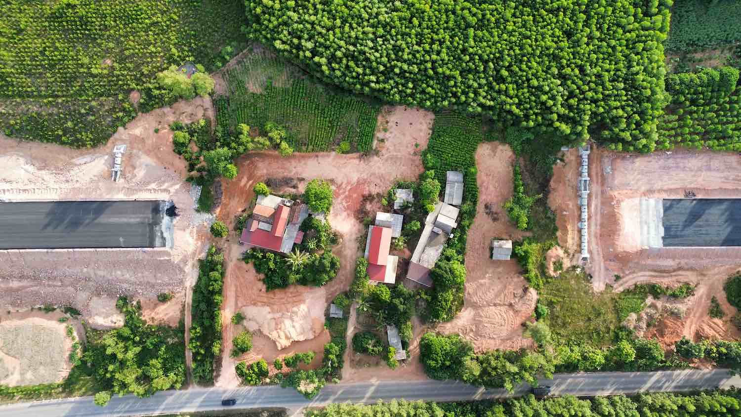 Tại Quảng Bình còn 610m mặt bằng dự án cao tốc Bắc - Nam chưa bàn giao. Ảnh: Công Sáng