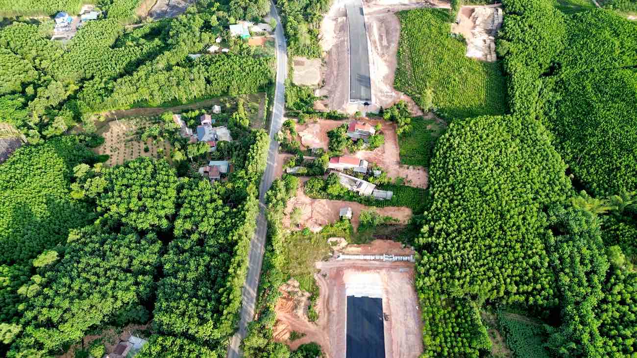 The ground level of the North-South expressway through Quang Binh in Le Thuy district is still problematic. Photo: Cong Sang