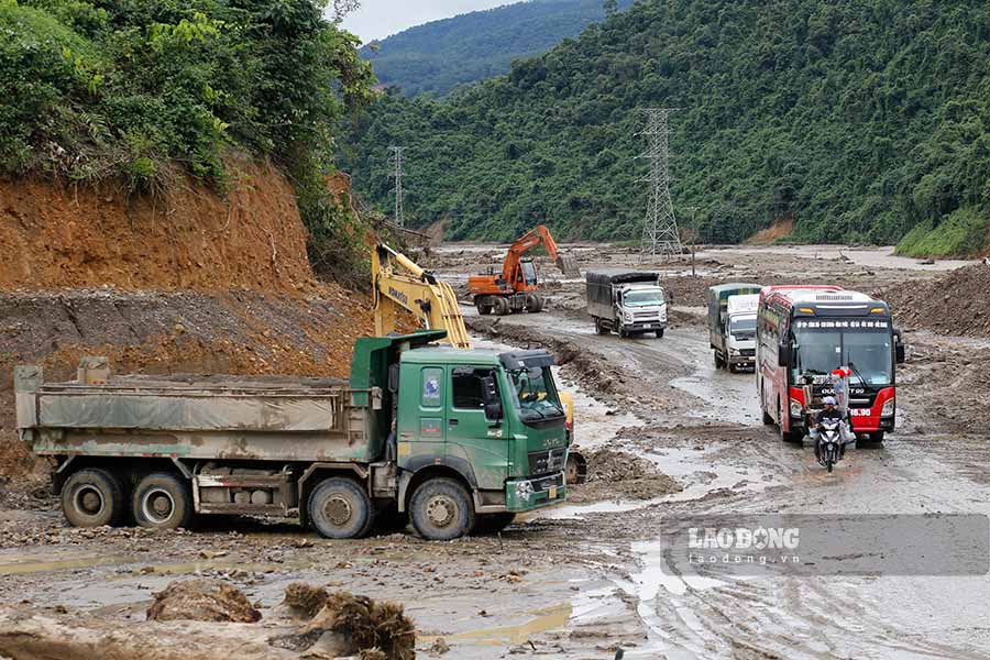 Trên tuyến Quốc lộ 12 đoạn qua xã Mường Pồn, Sở Giao thông vận tải tỉnh Điện Biên đã chỉ đạo các đơn tập trung nhân lực, máy móc thiết bị đảm bảo giao thông. Do vẫn đang là mùa mưa nên các phương án xử lý dứt điểm vẫn chưa thể thực hiện.