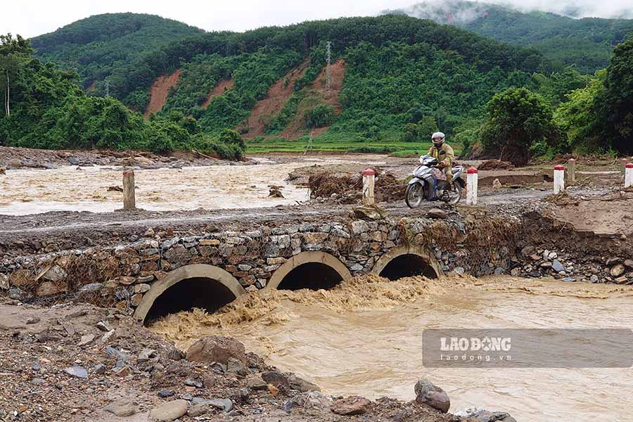 Trước những thiệt hại nặng nề sau lũ quét, huyện Điện Biên đang đề xuất phương án 350 tỉ để sắp xếp lại dân cư, hỗ trợ sản xuất, làm nhà ở, chỉnh trị dòng chảy và khắc phục cơ sở hạ tầng.