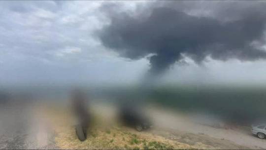 Ukraina tấn công tên lửa làm cháy phà chở nhiên liệu của Nga. Ảnh: RT