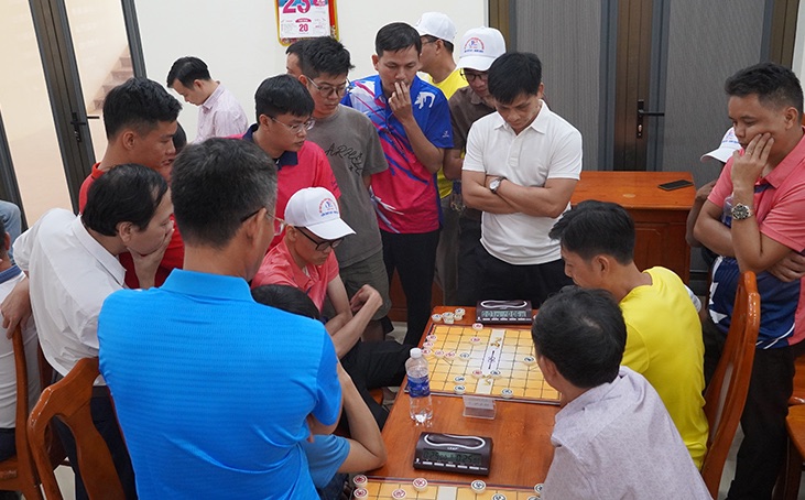 Athletes participating in competition. Photo: H. Hanh