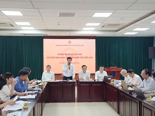 Liên hiệp các hội khoa học và Kỹ thuật Việt Nam công bố tôn vinh 135 trí thức khoa học công nghệ. Ảnh: Minh Hạnh