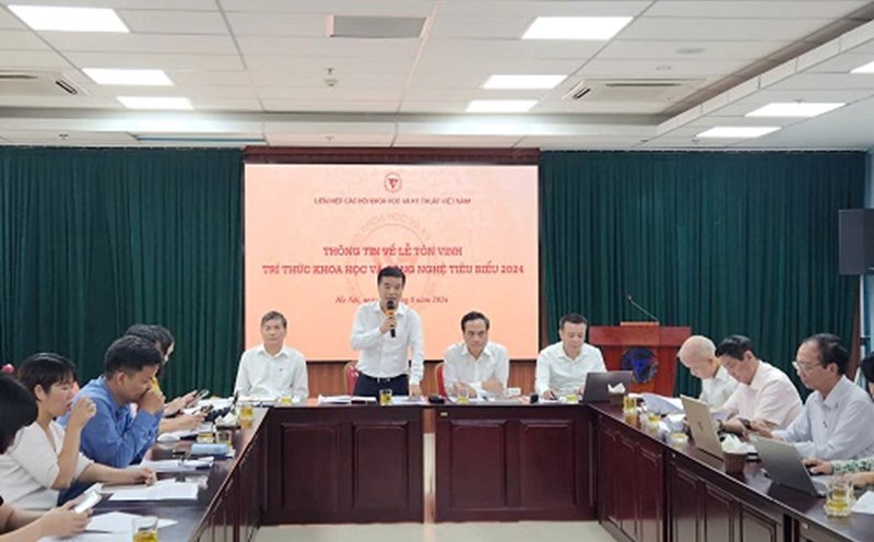 Liên hiệp các hội khoa học và Kỹ thuật Việt Nam công bố tôn vinh 135 trí thức khoa học công nghệ. Ảnh: Minh Hạnh